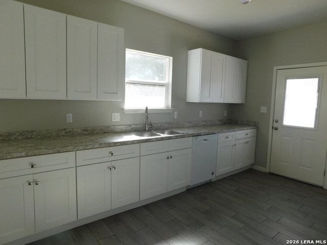 Image 8 of 19 For 2954 Weir Ave