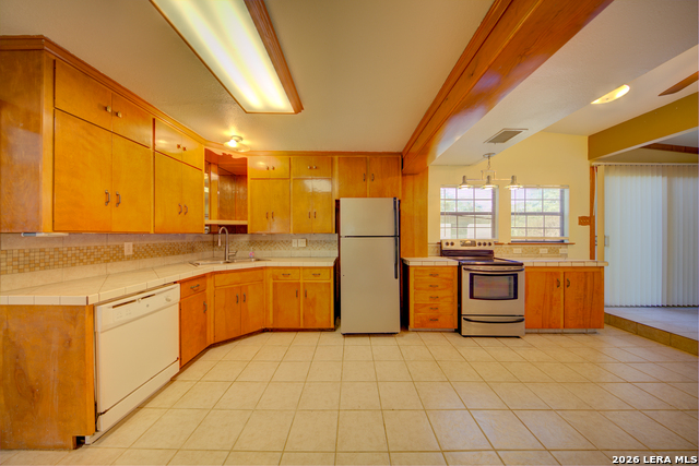 Image 13 of 33 For 25926 Fleet Garden