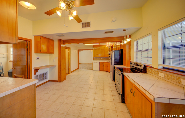 Image 14 of 33 For 25926 Fleet Garden