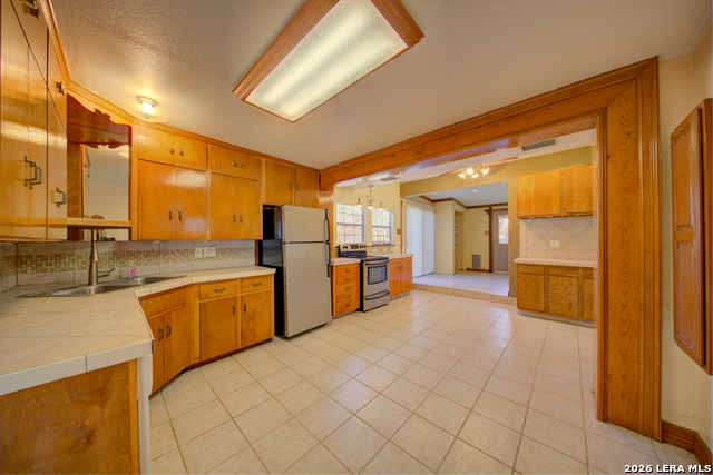 Image 15 of 33 For 25926 Fleet Garden