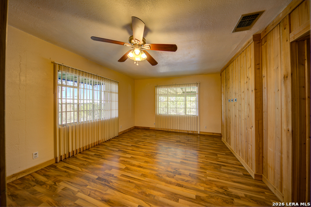 Image 16 of 33 For 25926 Fleet Garden