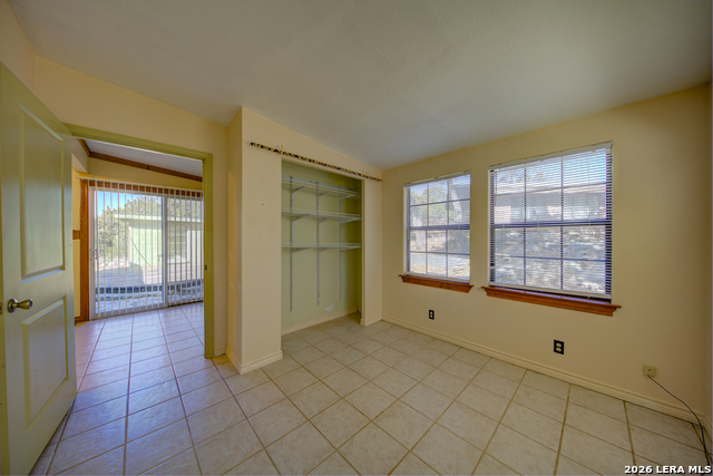 Image 18 of 33 For 25926 Fleet Garden