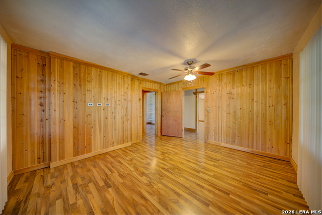 Image 8 of 33 For 25926 Fleet Garden