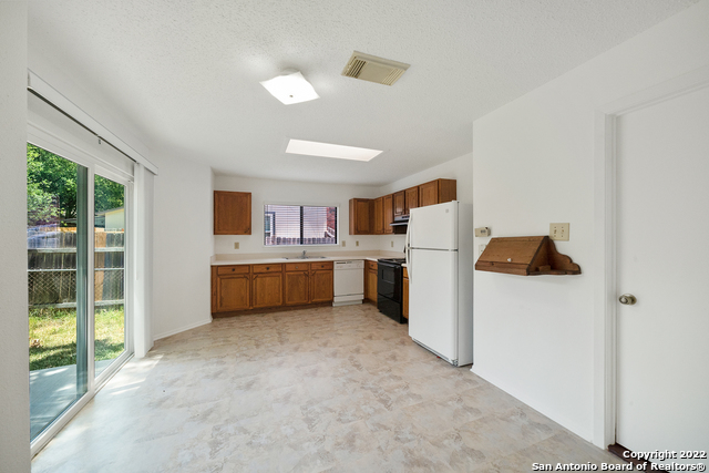 Image 15 of 30 For 12811 Hunting Bear