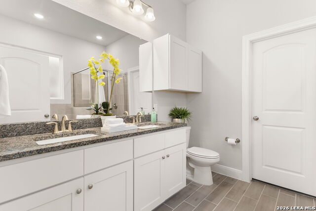 Image 16 of 25 For 257 Club View East