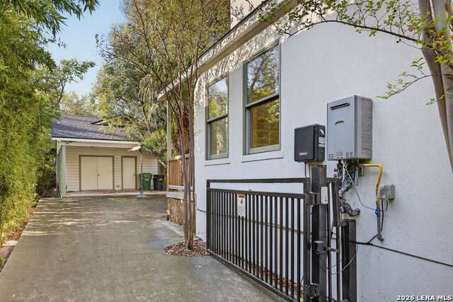 Image 33 of 37 For 506 Castano  