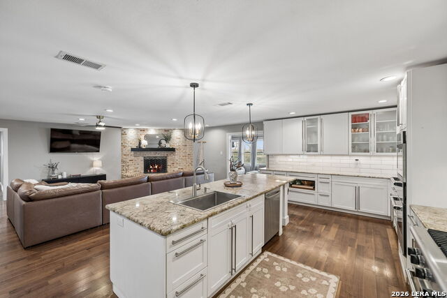 Listing photo id 11 for 677 Floral  