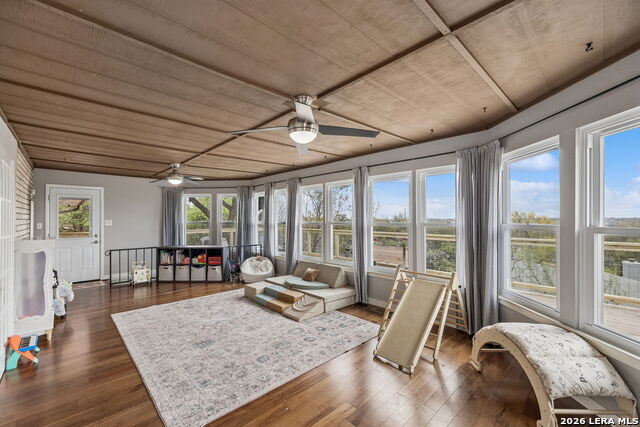 Listing photo id 13 for 677 Floral  