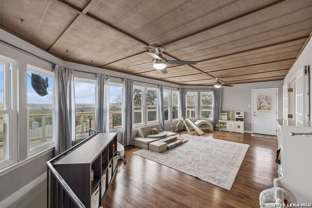 Listing photo id 14 for 677 Floral  