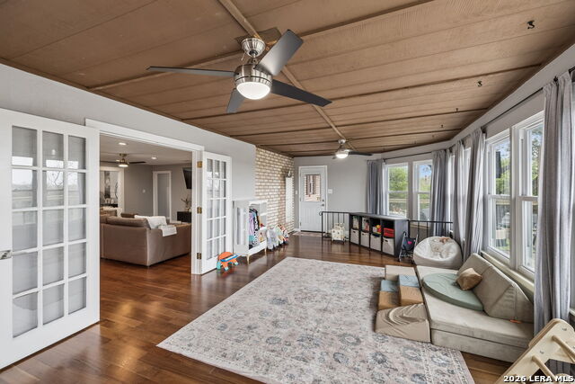 Listing photo id 15 for 677 Floral  