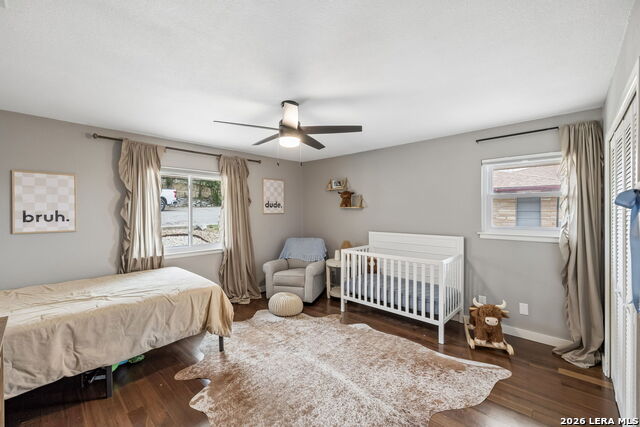 Listing photo id 21 for 677 Floral  