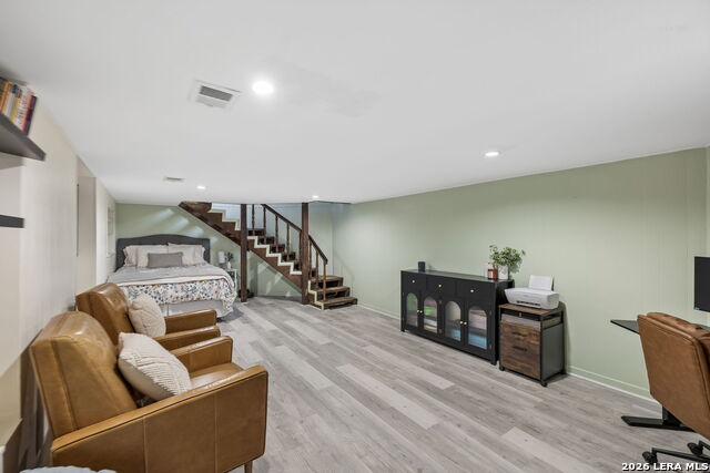 Listing photo id 23 for 677 Floral  