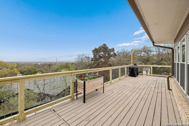 Listing photo id 1 for 677 Floral  