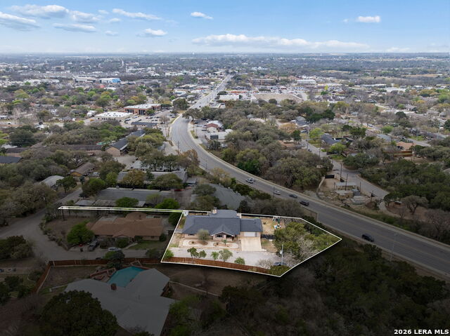 Listing photo id 2 for 677 Floral  