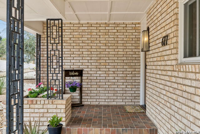 Listing photo id 3 for 677 Floral  