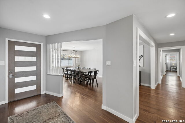 Listing photo id 5 for 677 Floral  