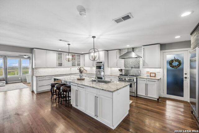 Listing photo id 7 for 677 Floral  