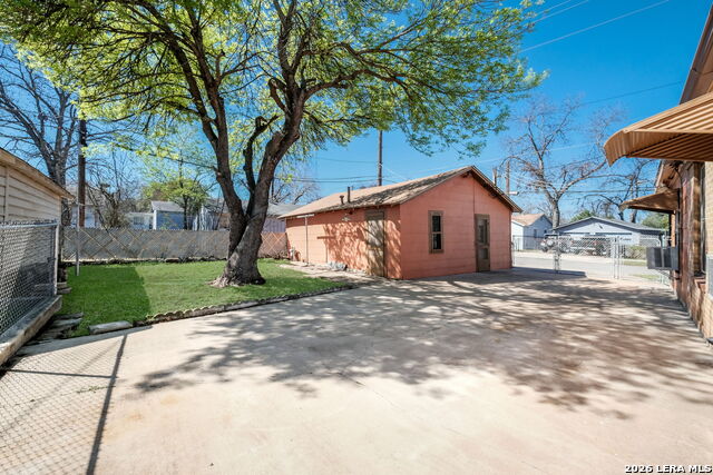 Image 31 of 33 For 1902 Schley Ave