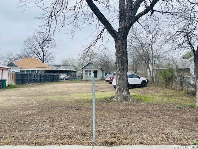 Image 3 of 5 For 615 Indiana  