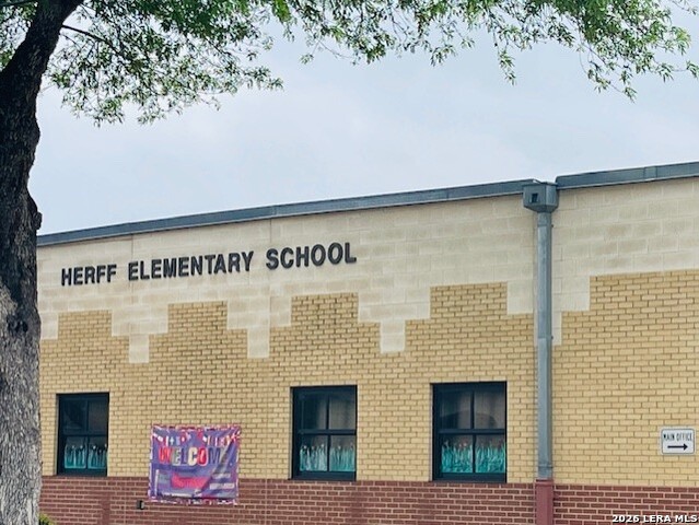 Image 4 of 5 For 615 Indiana  