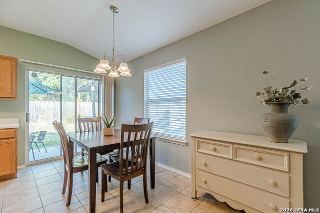 Listing photo id 7 for 2369 Carson Loop