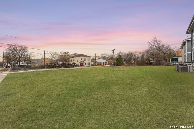 Image 16 of 20 For 903 Dawson  