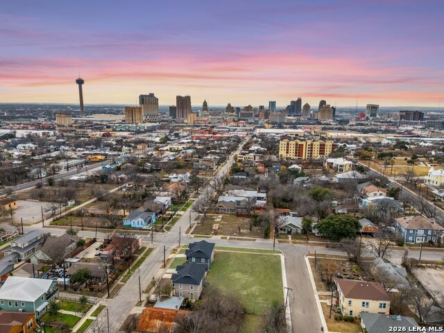 Image 4 of 20 For 903 Dawson  