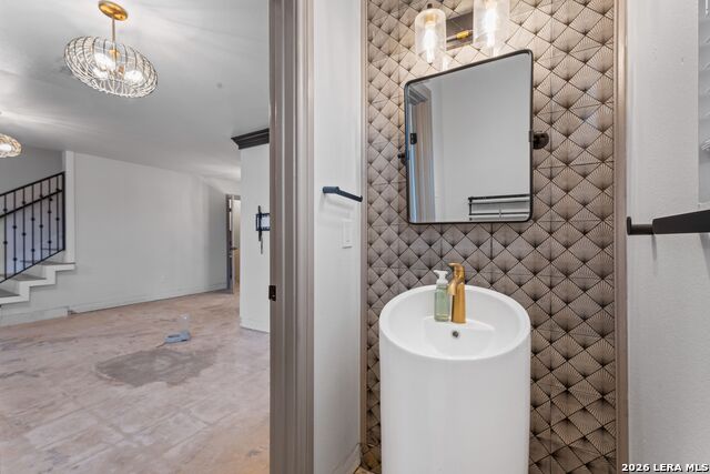 Image 18 of 30 For 907 Dawson  