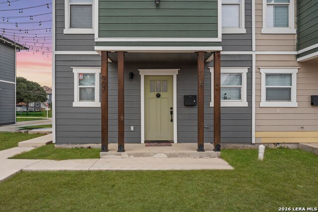 Image 20 of 30 For 907 Dawson  