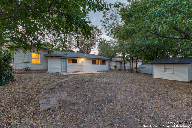 Image 12 of 13 For 126 Addax  