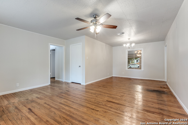 Image 4 of 13 For 126 Addax  