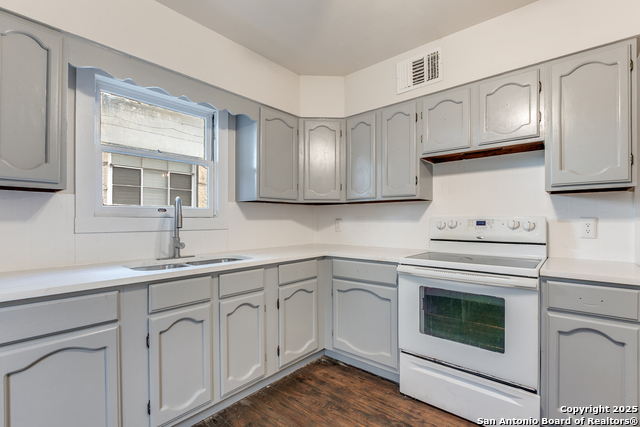 Image 7 of 13 For 126 Addax  