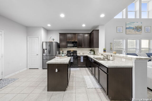 Image 12 of 38 For 8935 Holland Park