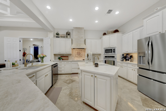 Image 15 of 52 For 115 Treeline