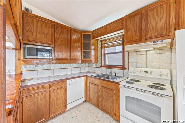 Image 10 of 36 For 2748 Lakeshore