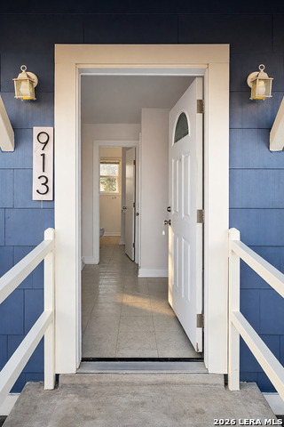 Image 2 of 9 For 913 Houston  