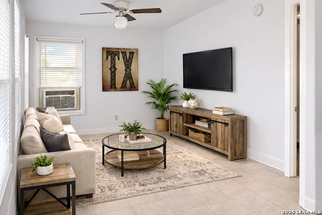 Image 3 of 9 For 913 Houston  