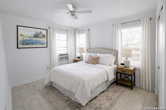 Image 5 of 9 For 913 Houston  