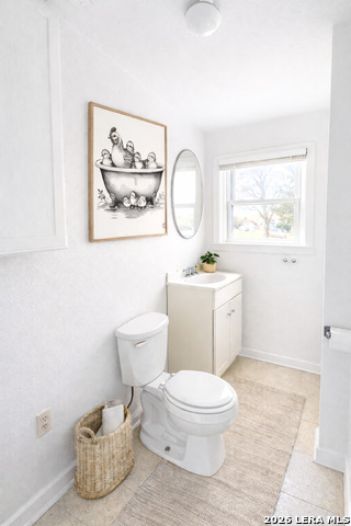 Image 6 of 9 For 913 Houston  