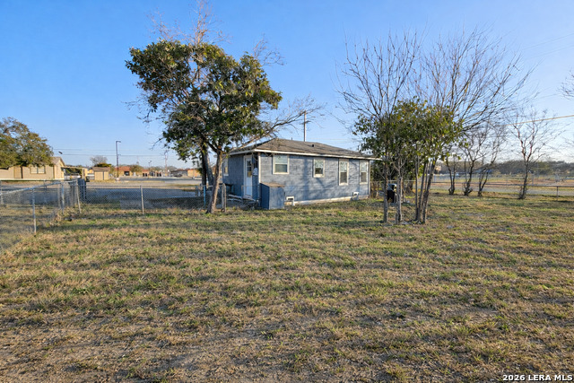 Image 9 of 9 For 913 Houston  