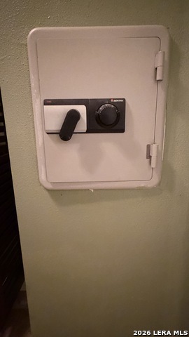 Image 28 of 59 For 10565 Briggs