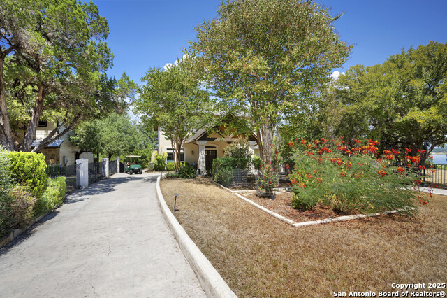 Image 8 of 68 For 361 Riviera Dr.