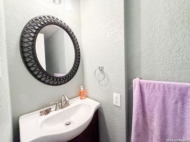 Image 19 of 46 For 718 Barrow Peak