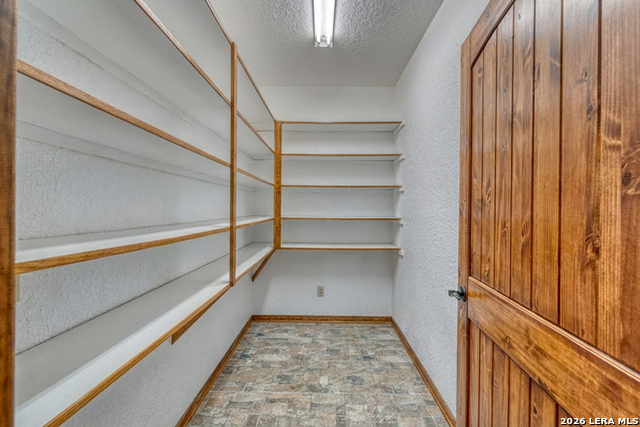 Image 28 of 51 For 190 Fm 2748  