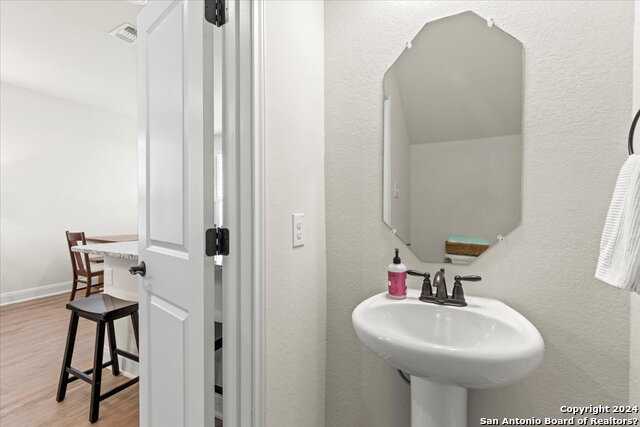 Image 11 of 28 For 13710 Enzo Gate  102