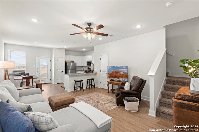 Image 4 of 28 For 13710 Enzo Gate  102