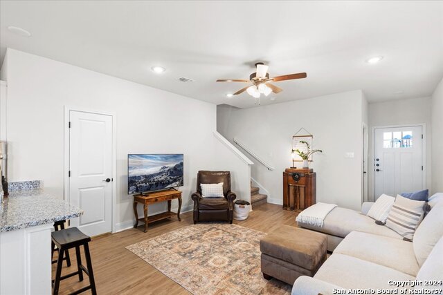 Image 7 of 28 For 13710 Enzo Gate  102