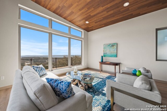 Image 10 of 21 For 301 Vip  