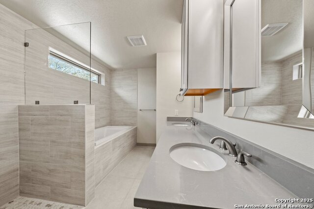 Image 13 of 21 For 301 Vip  