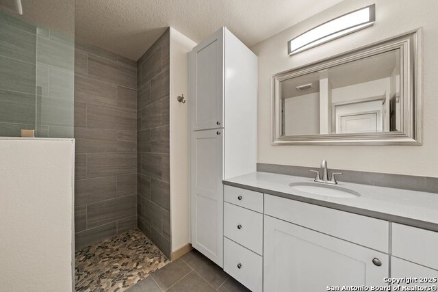 Image 17 of 21 For 301 Vip  